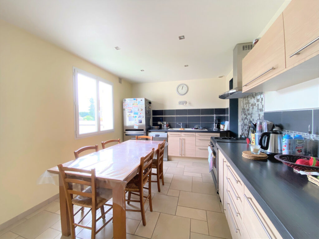 Belle et spacieuse maison récente avec vue panoramique – 8 pièces – 6 chambres – 6  – 180 m²