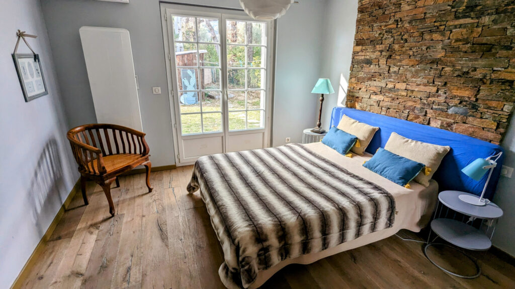 Maison de 168 m2 avec piscine et garage sur un terrain de 15 – 6 pièces – 5 chambres – 6  – 168 m²