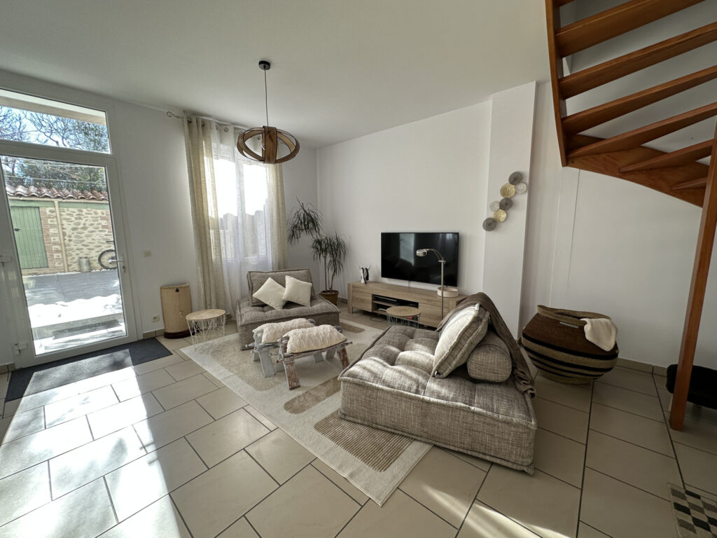 Le Boulou – Appartement 3 pièces 110m2 avec cour de 50m2 – 3 pièces – 2 chambres – NR  – 110 m²