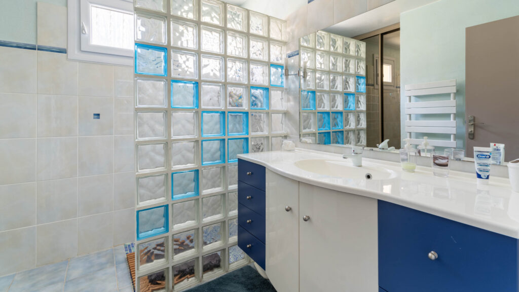 Annecy le VIeux – Maison 4 chambres  + 3 studios indépendant – 6 pièces – 4 chambres – 4  – 170 m²