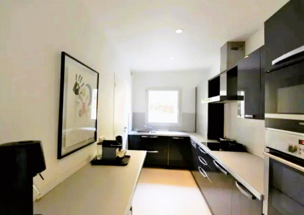 Villa d’architecte avec piscine  – 5 pièces – 3 chambres – 6  – 190 m²