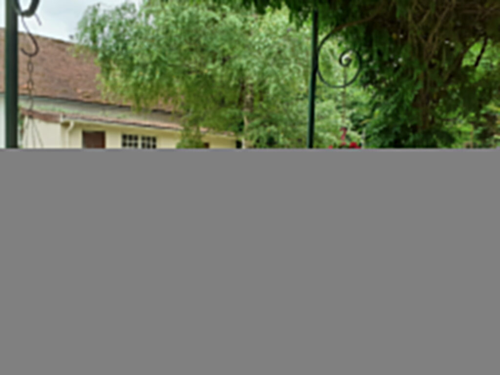 Villa style cottage anglais sise à Bellerive-sur-Allier – 6 pièces – 4 chambres – 6  – 200 m²