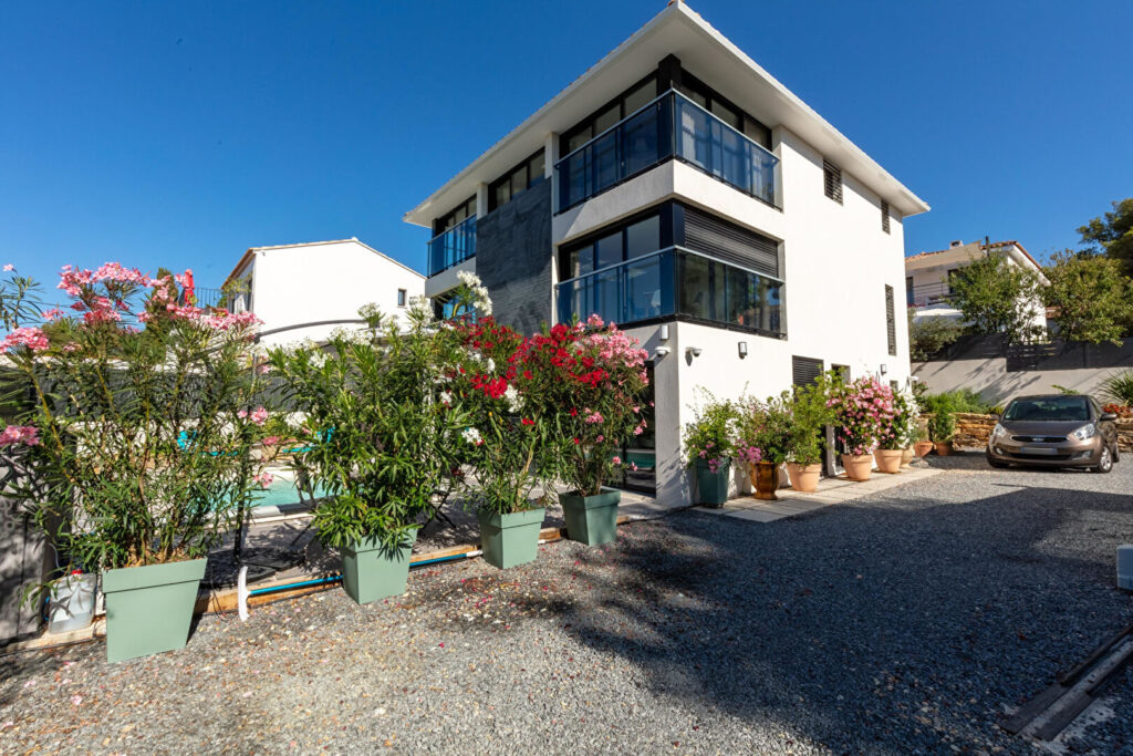 Maison Bandol 8 pièce(s) 210 m2 – 8 pièces – 5 chambres – 6  – 210 m²