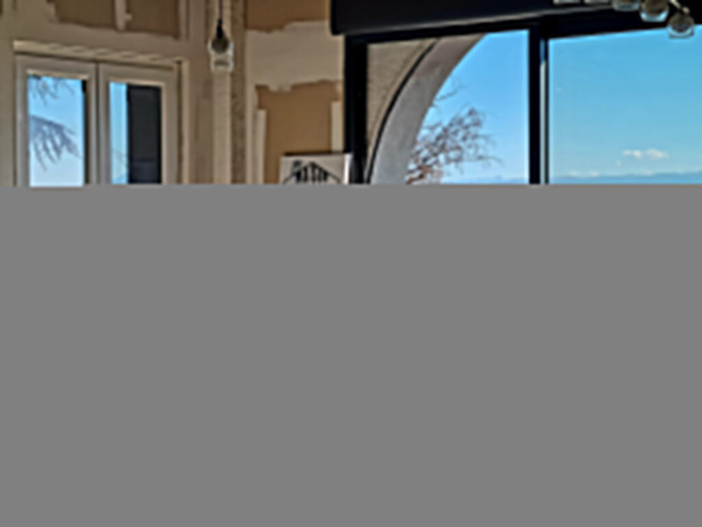 Propriété perchée sur les coteaux comprenant deux bâtiments  – 9 pièces – 6 chambres – 6  – 272 m²