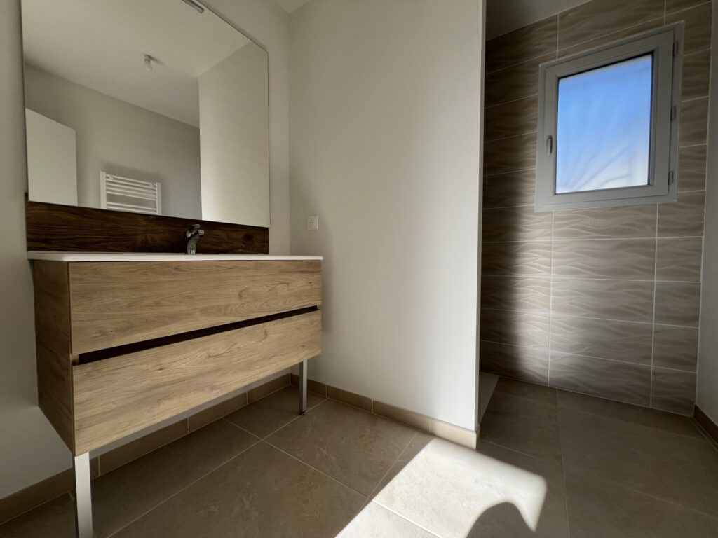 La Bastidonne : Location maison T4 avec jardin et belle vue  – 4 pièces – 3 chambres – 86.68 m²