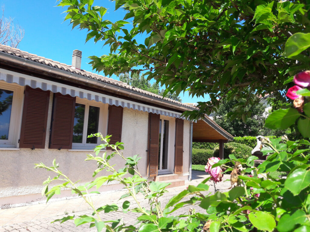  Maison T5 de 110m2  jardin 1220m2  garages & vue sur les Py – 5 pièces – 3 chambres – 6  – 110 m²