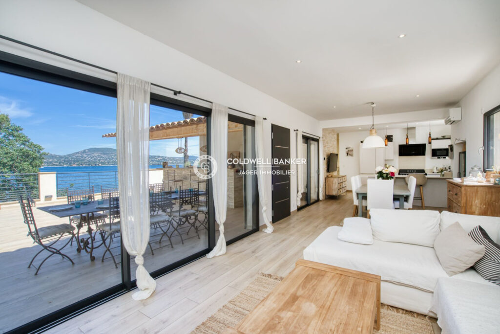 Aux portes de Saint-Tropez, propriété rénovée avec sa petite p – 5 pièces – 4 chambres – 4  – 200.00 m²