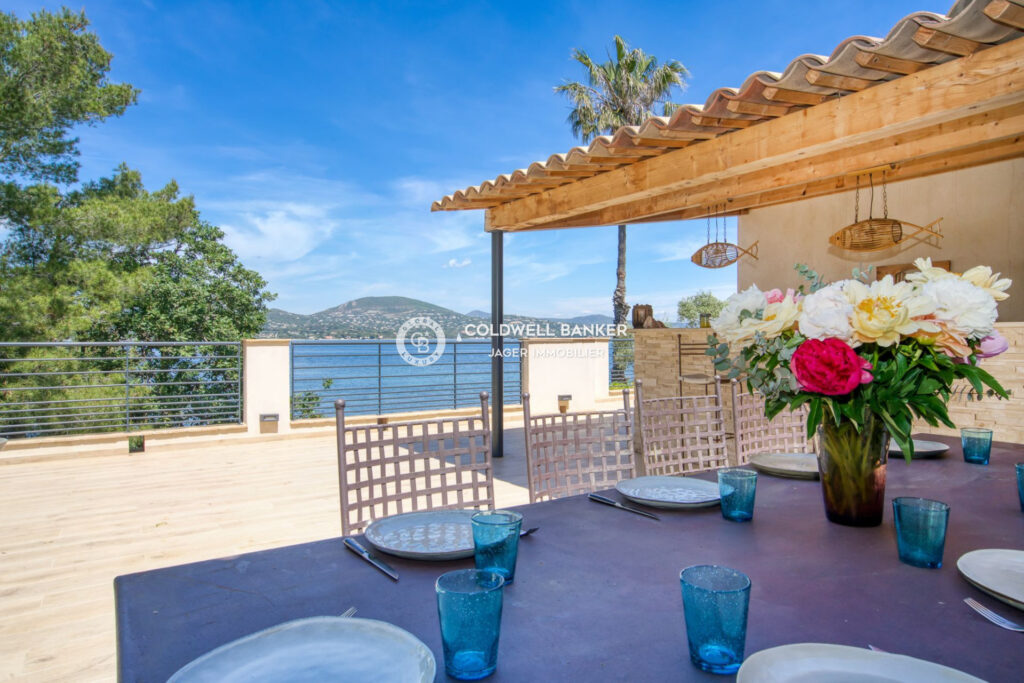 Aux portes de Saint-Tropez, propriété rénovée avec sa petite p – 5 pièces – 4 chambres – 4  – 200.00 m²