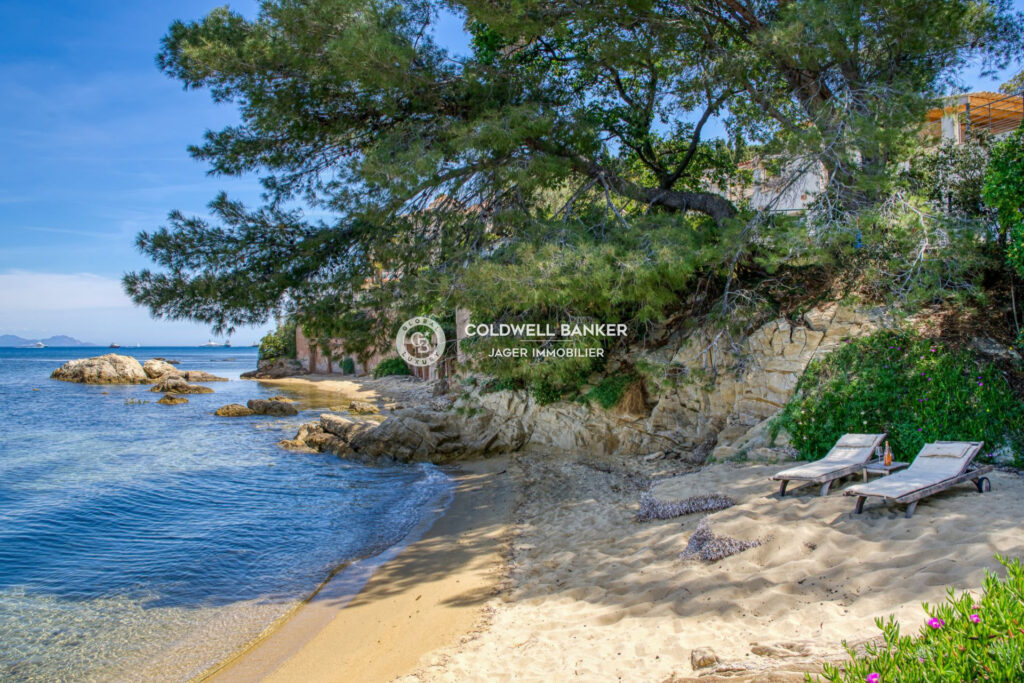 Aux portes de Saint-Tropez, propriété rénovée avec sa petite p – 5 pièces – 4 chambres – 4  – 200.00 m²