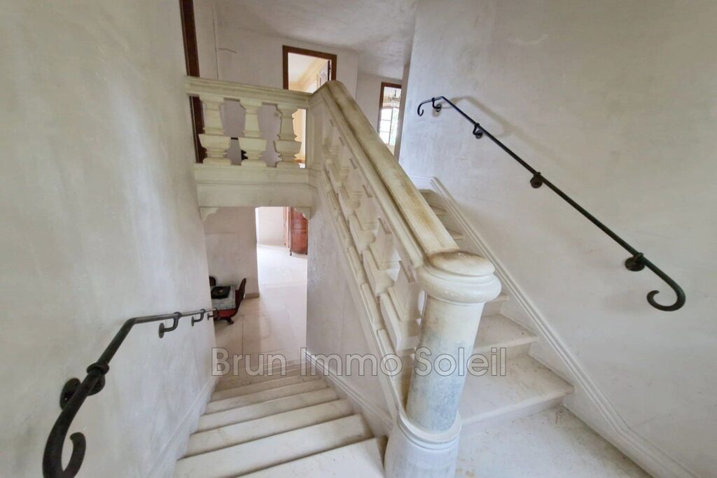 VUE MER   SAINT JEANNET  BRUN IMMO SOLEIL 7BD Kennedy cagnes   – 8 pièces – 4 chambres – 250.00 m²