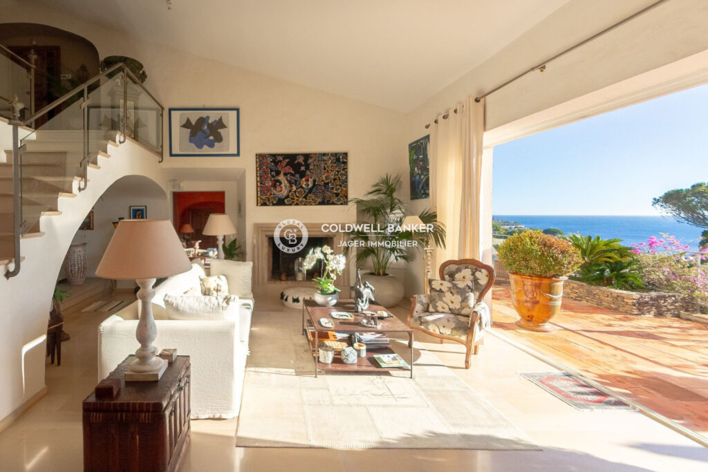 Propriété de charme avec vue mer exceptionnelle  – 10 pièces – 8 chambres – 460.00 m²