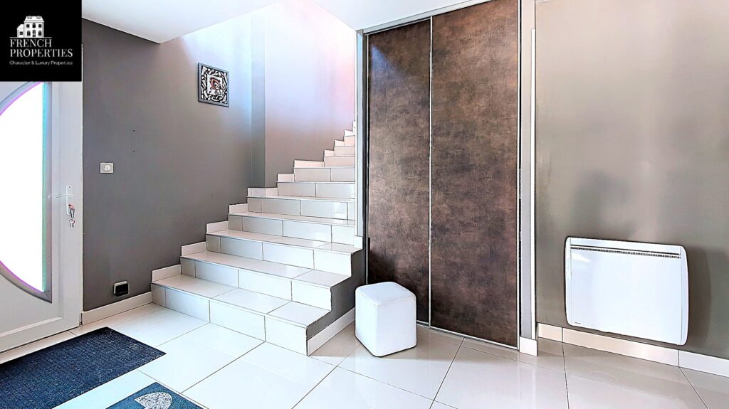 Maison de caractère – 7 pièces – 4 chambres – 4  – 209 m²