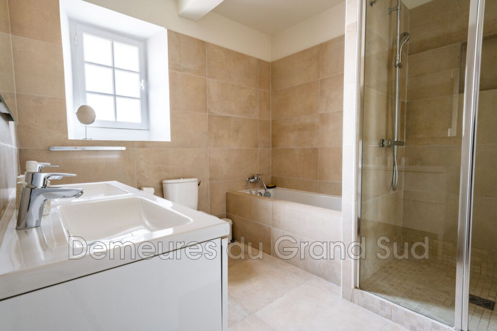 Mas Authentique du XVIIIème siècle pour les amoureux du calme. – NR pièces – 8 chambres – 4  – 480.00 m²