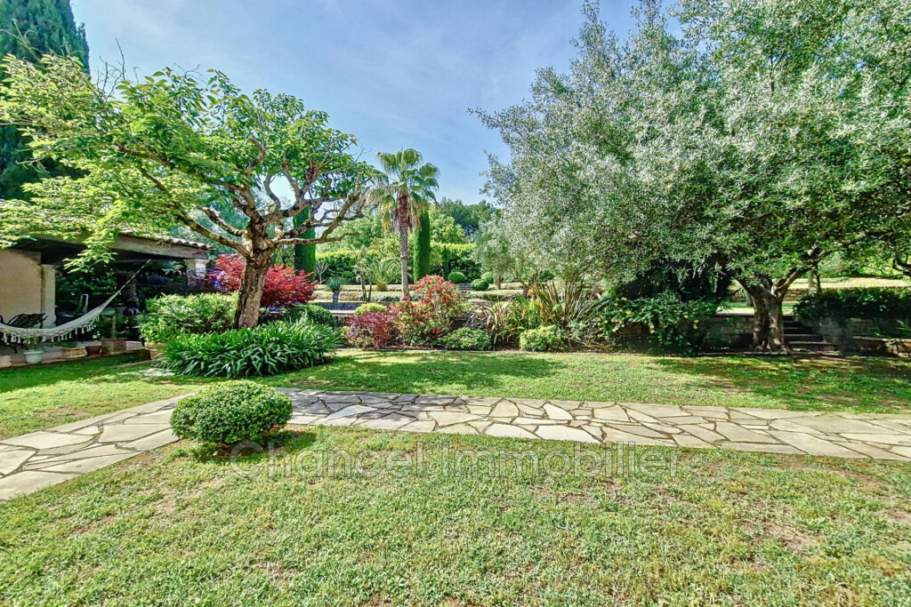 vente villa 5 Pièce(s) – 5 pièces – 4 chambres – 240.00 m²