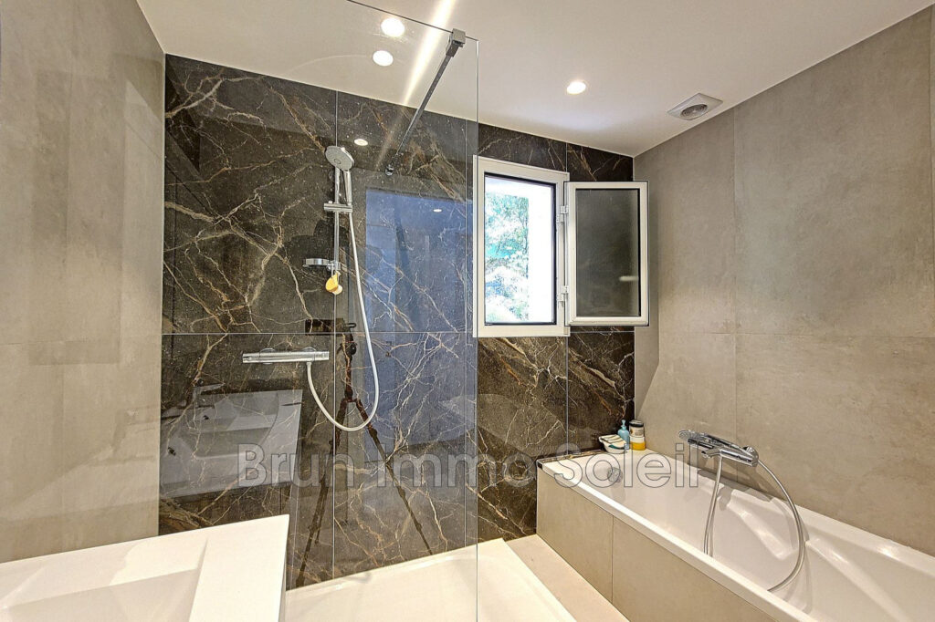 roquefort les pins Belle propriété sur le secteur de roquefort – NR pièces – 6 chambres – 4  – 333.00 m²