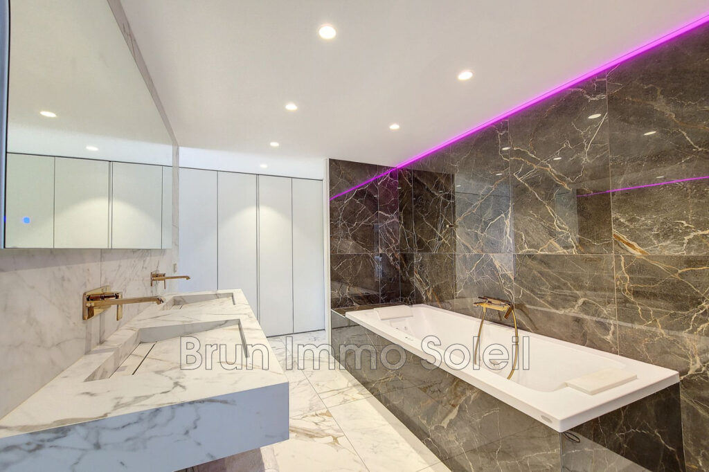 roquefort les pins Belle propriété sur le secteur de roquefort – NR pièces – 6 chambres – 4  – 333.00 m²