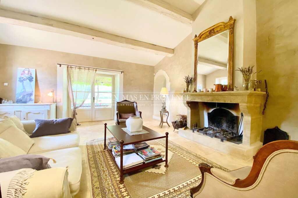 SUPERBE MAISON EN POSITION DOMINANTE AVEC PISCINE – 5 pièces – 5 chambres – 300.00 m²