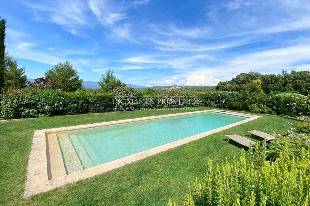 SUPERBE MAISON EN POSITION DOMINANTE AVEC PISCINE – 5 pièces – 5 chambres – 300.00 m²