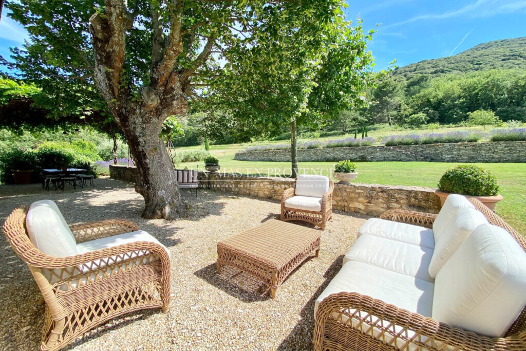 SUPERBE MAISON EN POSITION DOMINANTE AVEC PISCINE – 5 pièces – 5 chambres – 300.00 m²