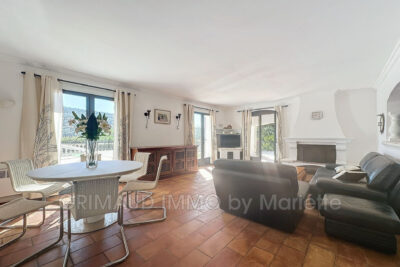 villa avec piscine et vue degagée – 6 pièces – 5 chambres – 150.80 m²