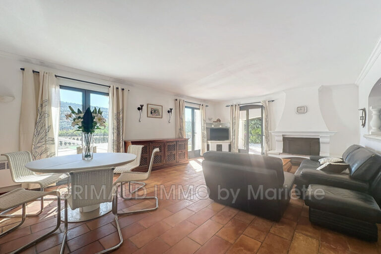 villa avec piscine et vue degagée – 6 pièces – 5 chambres – 150.80 m²