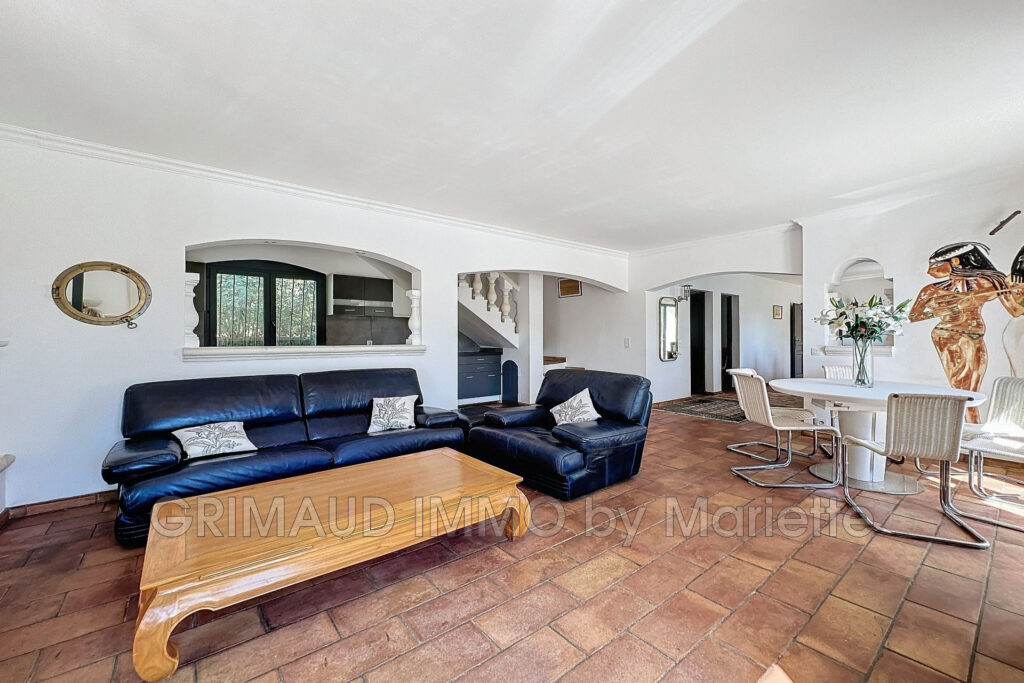 villa avec piscine et vue degagée – 6 pièces – 5 chambres – 150.80 m²