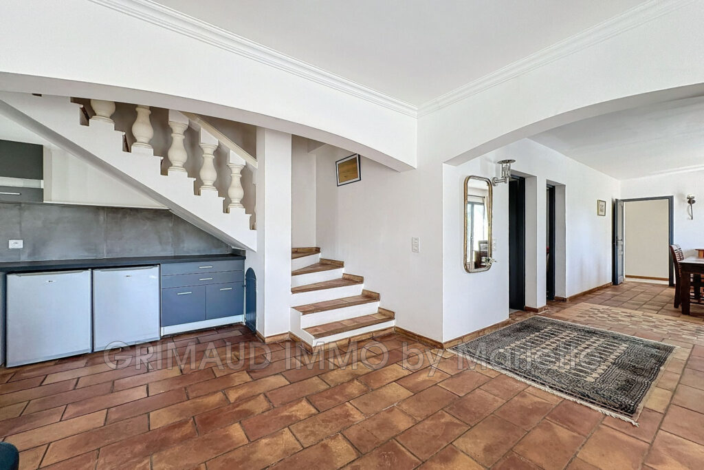 villa avec piscine et vue degagée – 6 pièces – 5 chambres – 150.80 m²