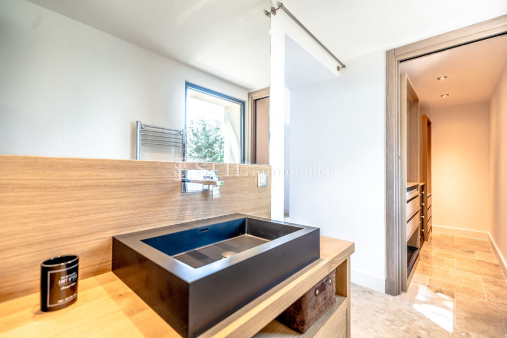 location saisonnière villa 6 Pièce(s) – 6 pièces – 4 chambres – 300.00 m²