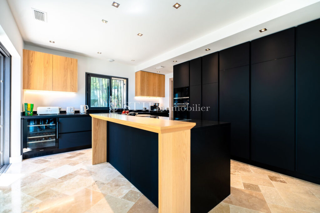 location saisonnière villa 6 Pièce(s) – 6 pièces – 4 chambres – 300.00 m²