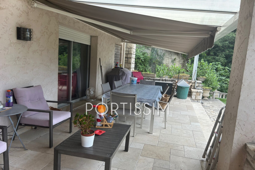 vente  5 Pièce(s) – 5 pièces – 4 chambres – 240.00 m²