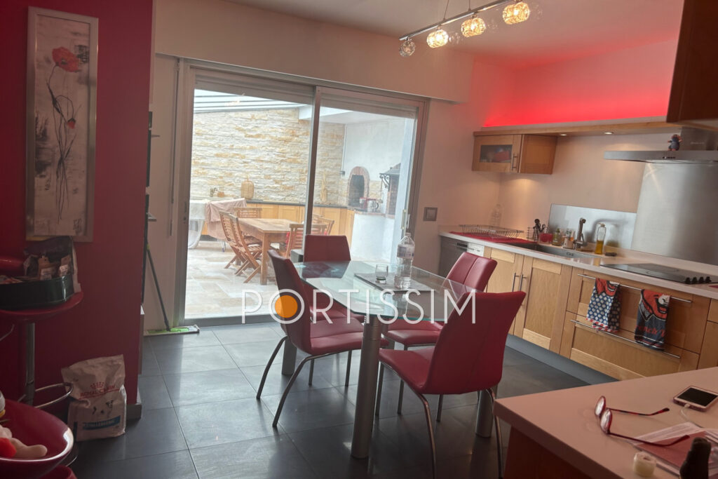 vente  5 Pièce(s) – 5 pièces – 4 chambres – 240.00 m²