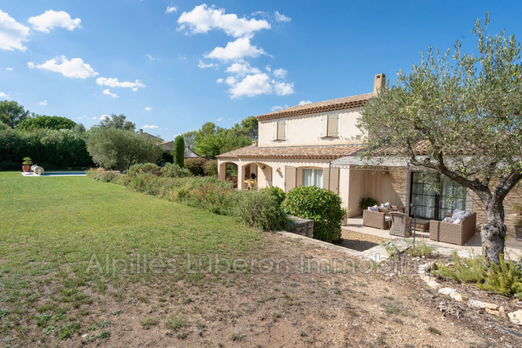 location saisonnière  – 6 pièces – 4 chambres – 4  – 200.00 m²