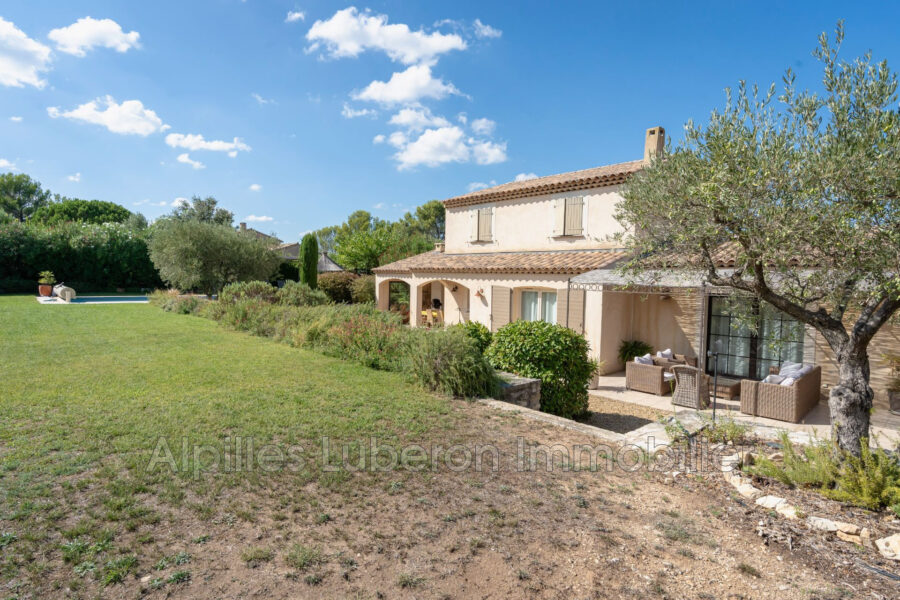 Maison à louer à Eygalières