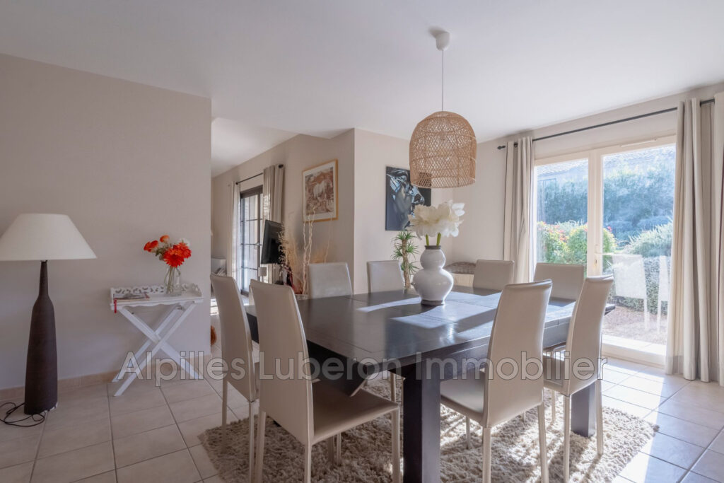 location saisonnière  – 6 pièces – 4 chambres – 4  – 200.00 m²