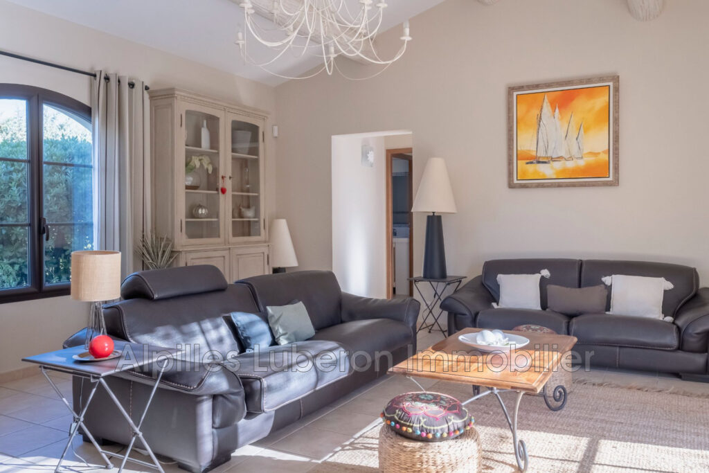 location saisonnière  – 6 pièces – 4 chambres – 4  – 200.00 m²