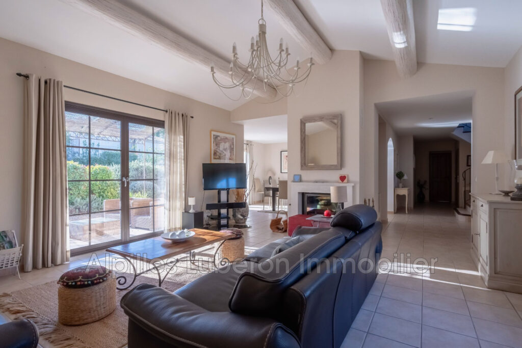 location saisonnière  – 6 pièces – 4 chambres – 4  – 200.00 m²