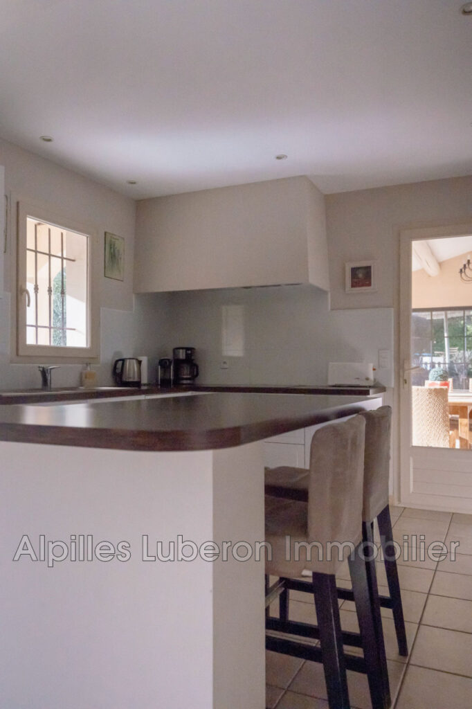 location saisonnière  – 6 pièces – 4 chambres – 4  – 200.00 m²