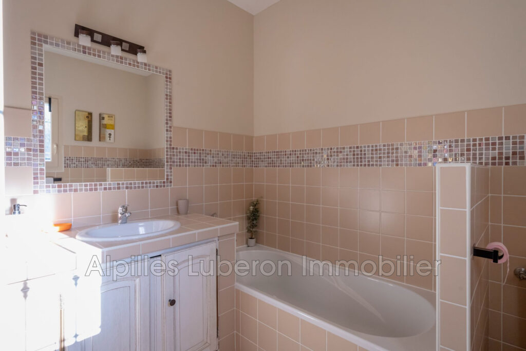 location saisonnière  – 6 pièces – 4 chambres – 4  – 200.00 m²