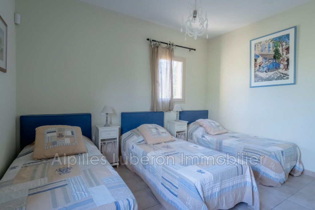 location saisonnière  – 6 pièces – 4 chambres – 4  – 200.00 m²