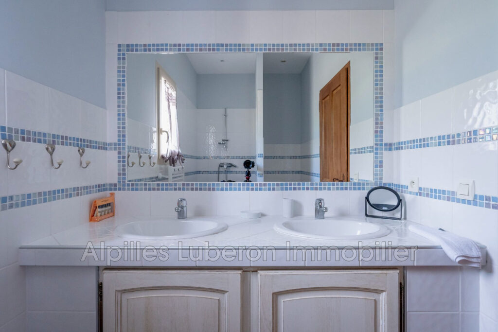 location saisonnière  – 6 pièces – 4 chambres – 4  – 200.00 m²