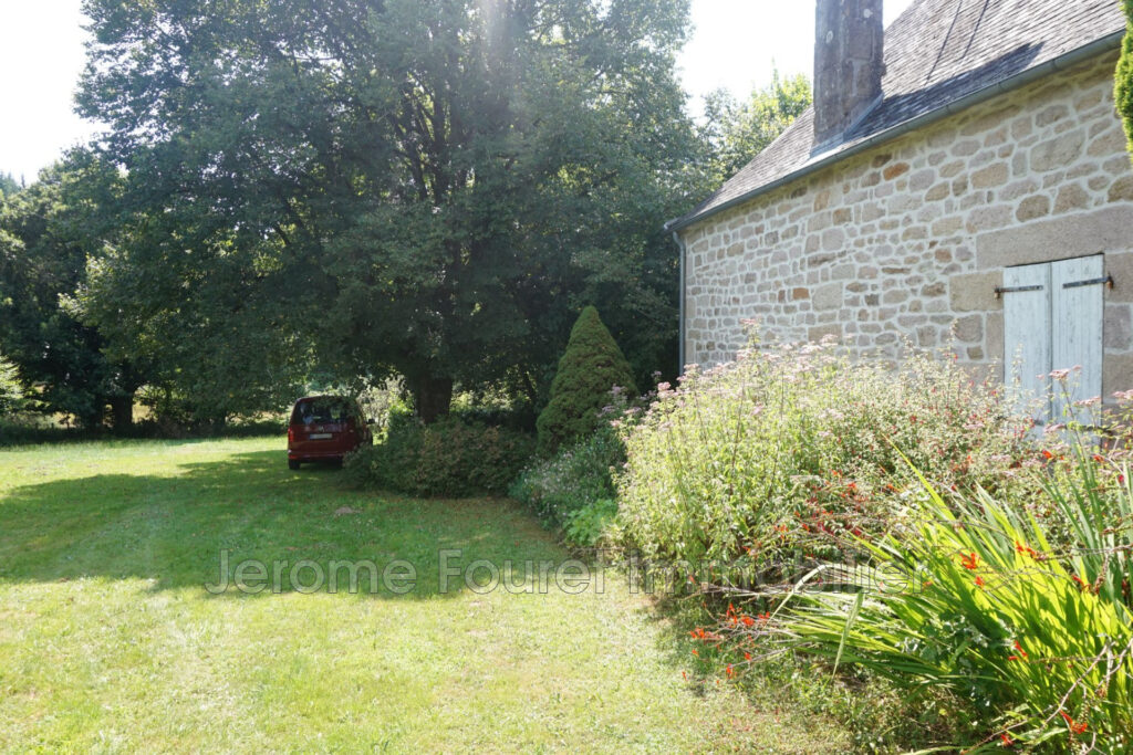 Construction en pierre du fin 19ème. – 8 pièces – 5 chambres – 4  – 157.84 m²