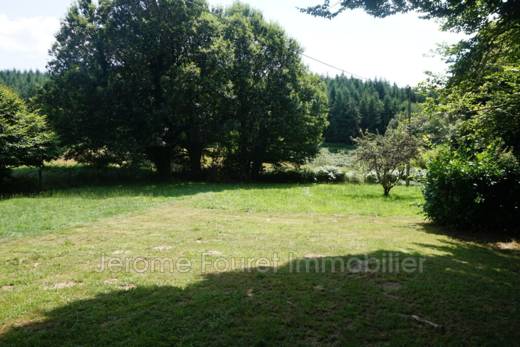 Construction en pierre du fin 19ème. – 8 pièces – 5 chambres – 4  – 157.84 m²