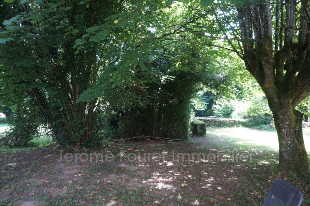 Construction en pierre du fin 19ème. – 8 pièces – 5 chambres – 4  – 157.84 m²