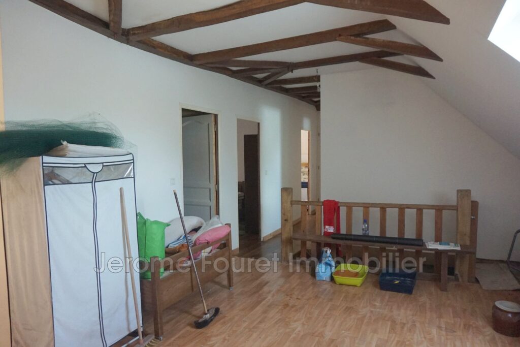 Construction en pierre du fin 19ème. – 8 pièces – 5 chambres – 4  – 157.84 m²