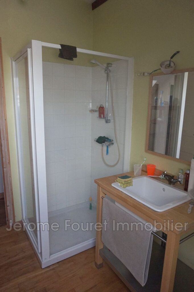 Construction en pierre du fin 19ème. – 8 pièces – 5 chambres – 4  – 157.84 m²