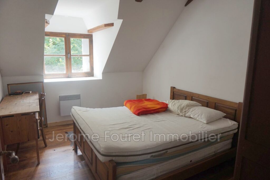 Construction en pierre du fin 19ème. – 8 pièces – 5 chambres – 4  – 157.84 m²