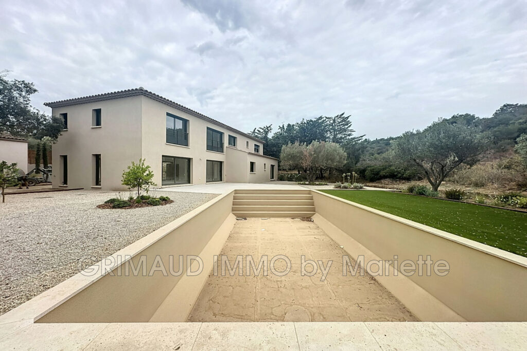 villa neuve livraison fin 2024, au calme avec 6ha de terrain.  – 5 pièces – 4 chambres – 4  – 240.00 m²