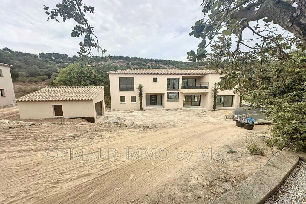 villa neuve livraison fin 2024, au calme avec 6ha de terrain.  – 5 pièces – 4 chambres – 4  – 240.00 m²