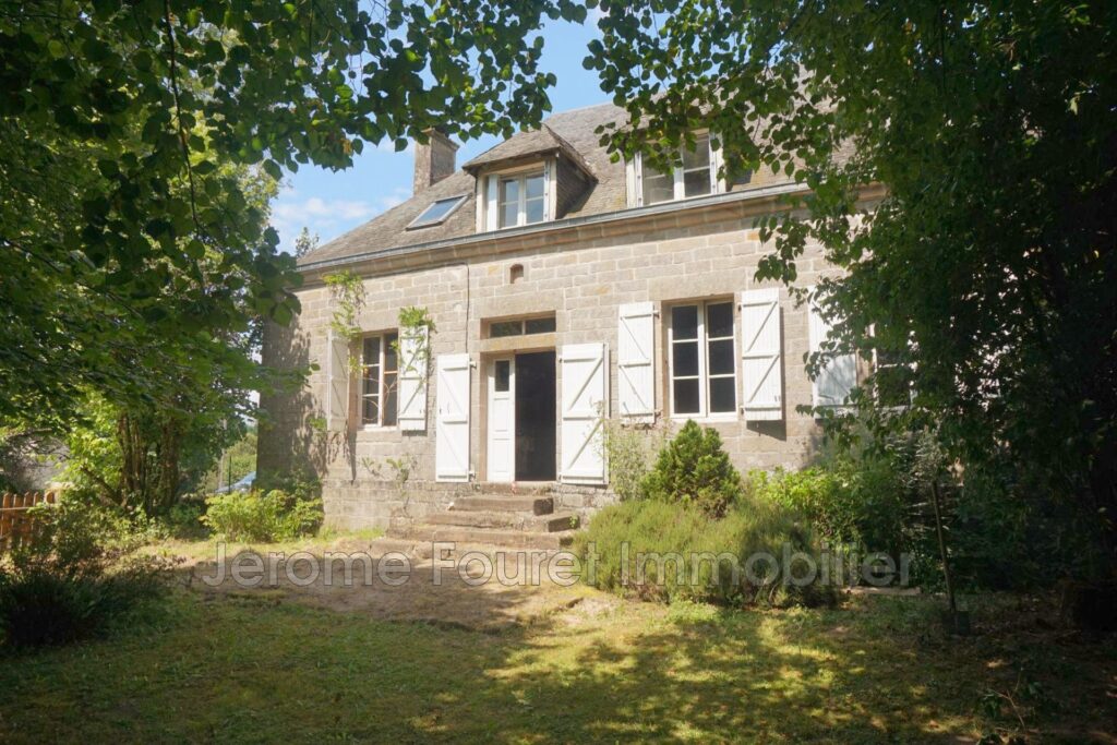 Construction en pierre du fin 19ème. – 8 pièces – 5 chambres – 4  – 157.84 m²