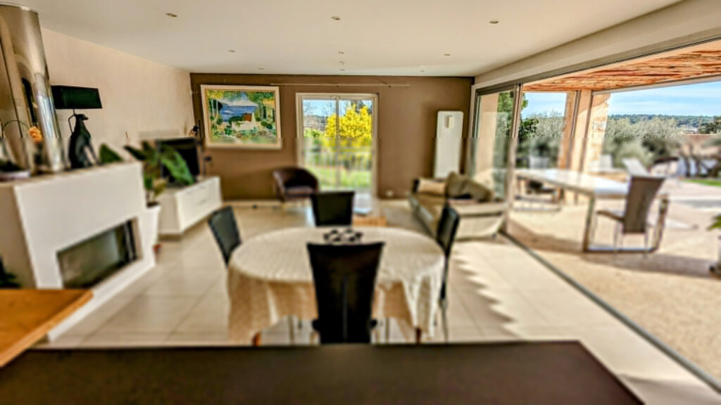 Maison de 168 m2 avec piscine et garage sur un terrain de 15 – 6 pièces – 5 chambres – 6  – 168 m²